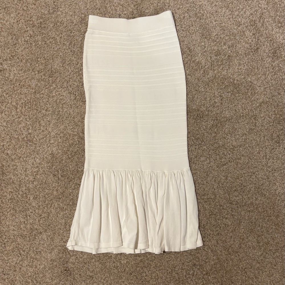 Eva Mendes White Trumpet Midi Skirt
